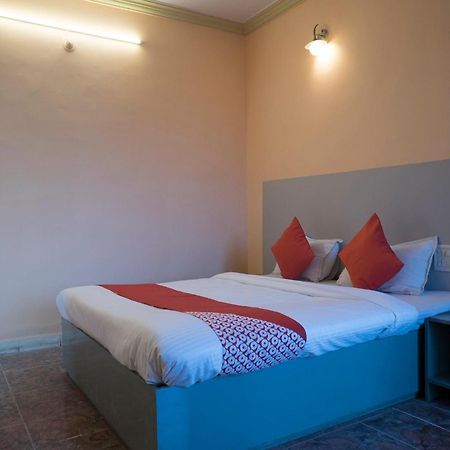 Oyo Flagship 37830 Hotel Aakar International Сатара Экстерьер фото