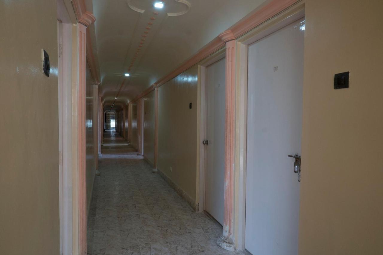 Oyo Flagship 37830 Hotel Aakar International Сатара Экстерьер фото
