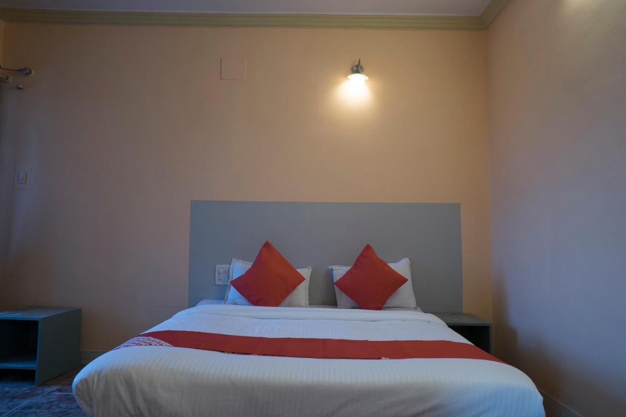 Oyo Flagship 37830 Hotel Aakar International Сатара Экстерьер фото