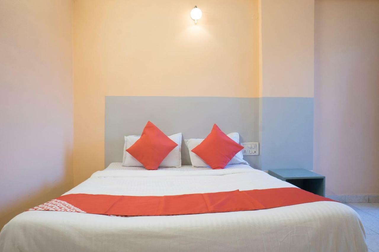 Oyo Flagship 37830 Hotel Aakar International Сатара Экстерьер фото